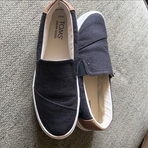 Like New! TOMS Black and Tan Women's Slip-On Sneakers
